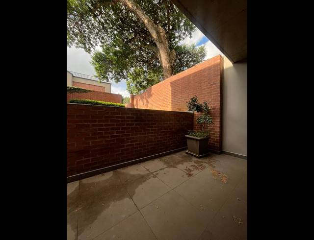 3 BEDROOM DUPLEX FOR SALE IN MENLO PARK